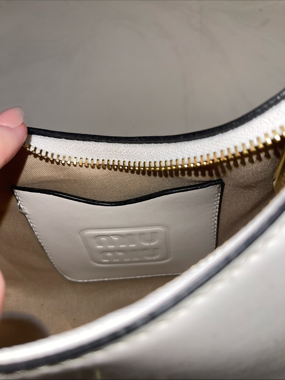Authentic Miu Miu White Leather Crescent Shoulder Bag with Gold Logo - Picture 4 of 7